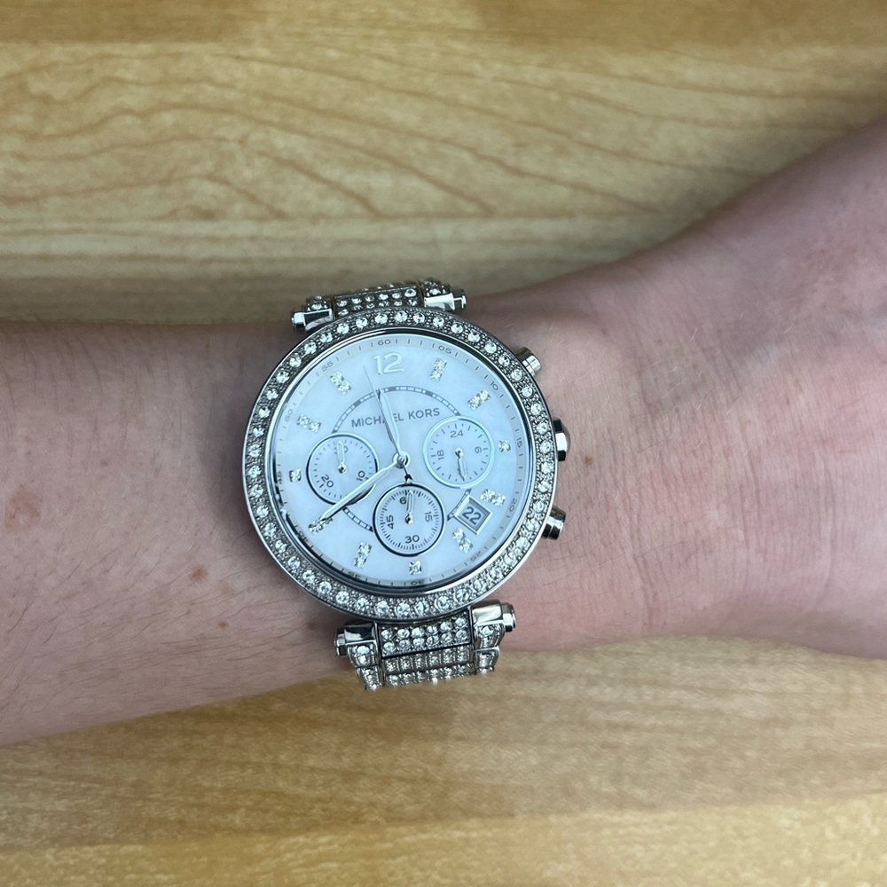 Michael Kors MK5572 Parker Women's Watch Silver Pave - Picture 6 of 15